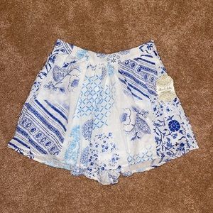 Blue patterned flowy shorts
